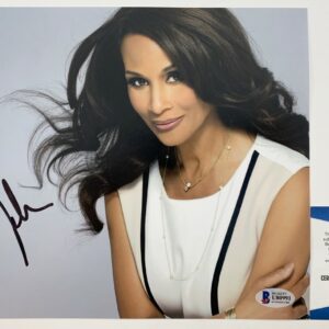 Beverly Johnson Signed 8x10 Photo C Autograph Sexy Model Actress Beckett BAS COA