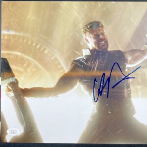 Chris Hemsworth Signed Marvel Avengers Infinity War 11x14 Photo B JSA COA