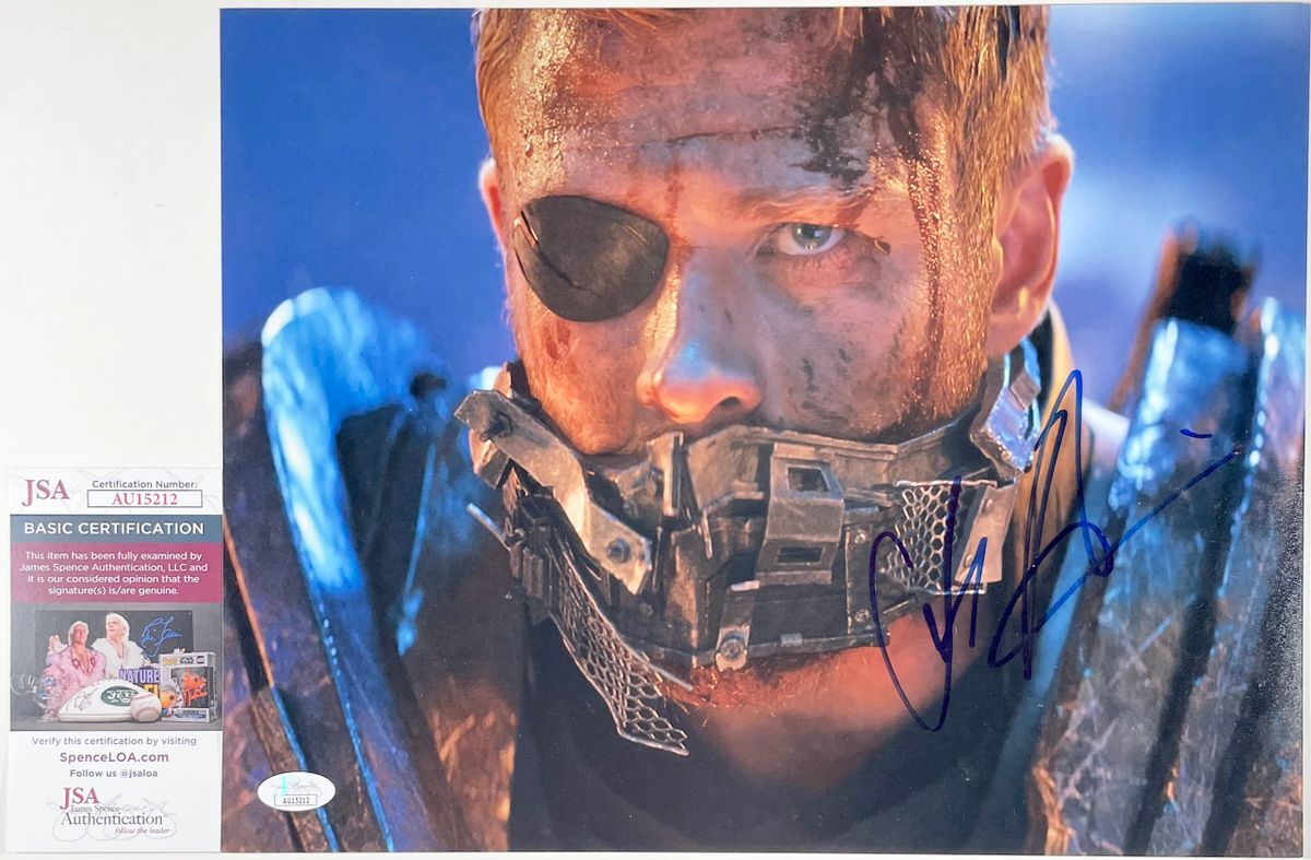 Chris Hemsworth Signed Marvel Avengers Infinity War 11x14 Photo A JSA COA