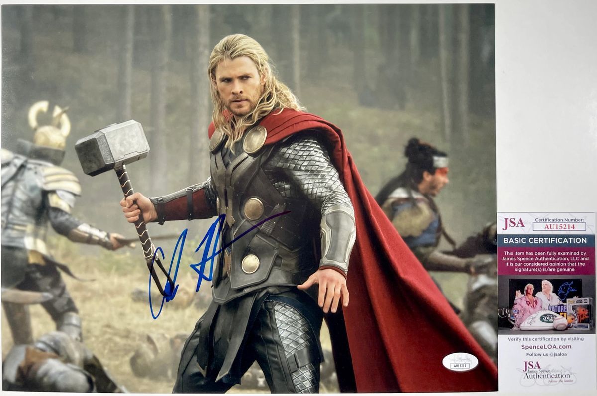 Chris Hemsworth Signed Marvel Thor The Dark World 11x14 Photo JSA COA