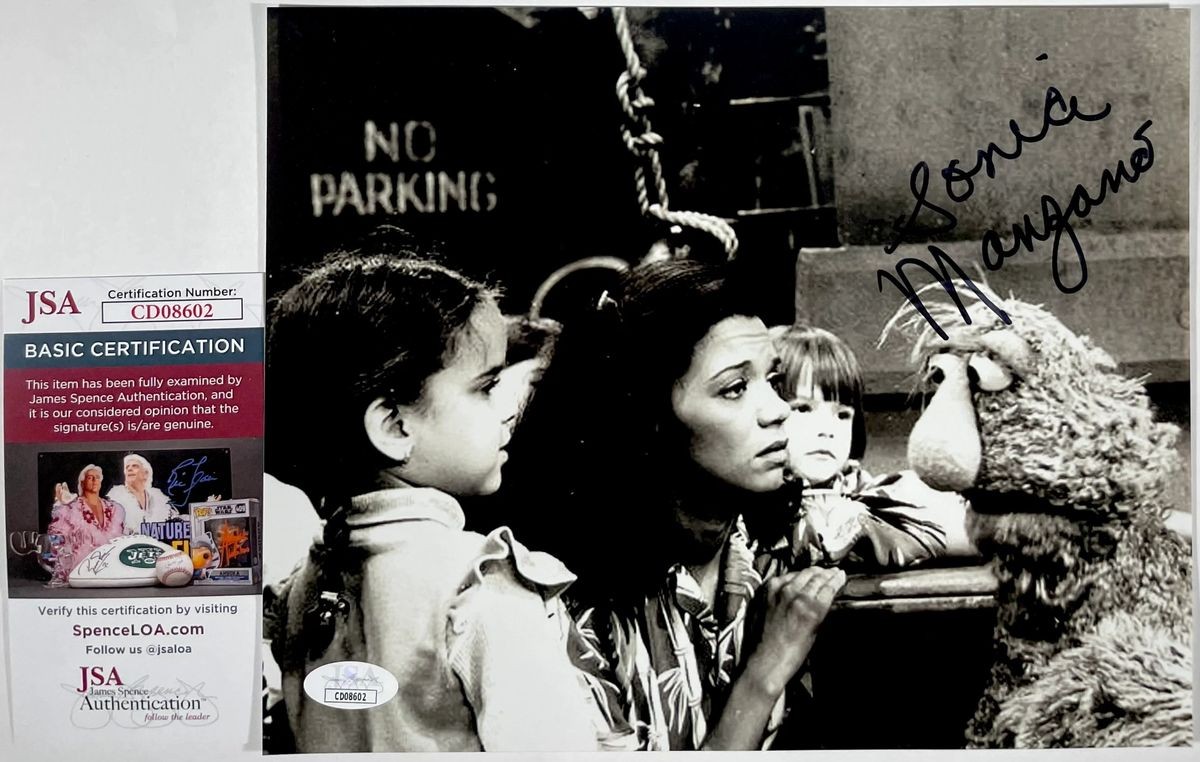 Sonia Manzano Signed Sesame Street B&W 8x10 Photo A Autograph Maria JSA COA