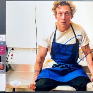 Jeremy Allen White Signed The Bear 8x10 Photo A Autograph Carmy JSA COA