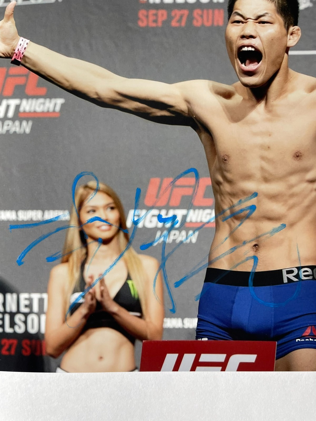 UFC MMA Fighter Li Jingliang Signed 8x10 Photo Authentic Autograph JSA COA - Image 2